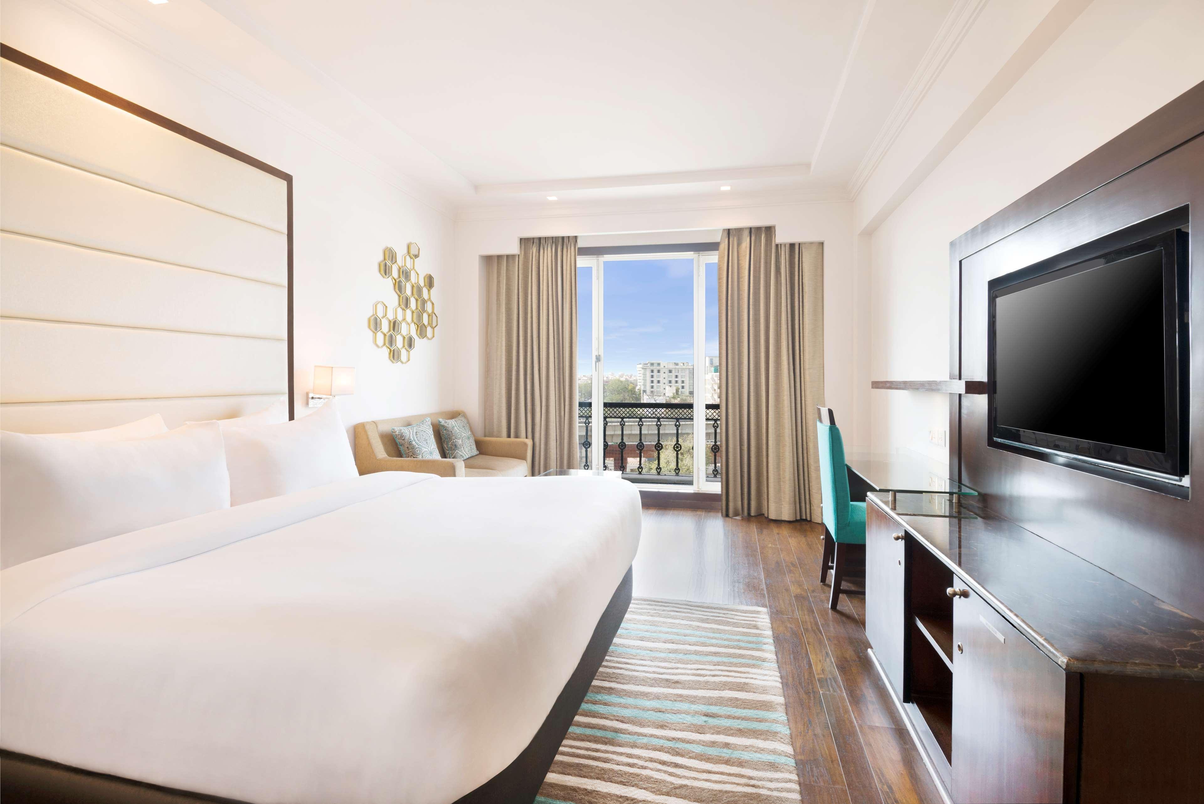 Radisson Jaipur City Center Εξωτερικό φωτογραφία A room at the hotel