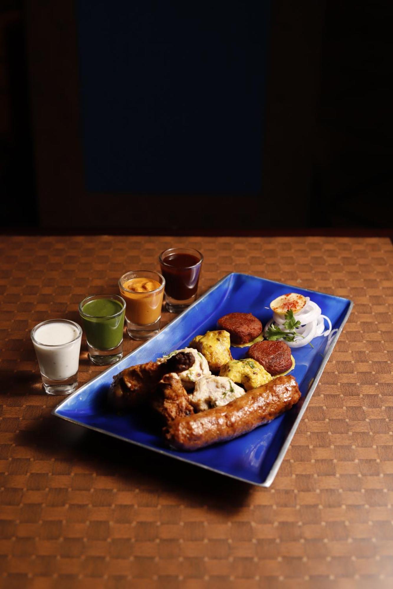 Radisson Jaipur City Center Εξωτερικό φωτογραφία A vegetarian meal at a restaurant in Bangalore, India